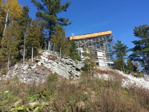 A newly constructed house right above the fault line shows a clear evidence of lack of awareness related to earthquake hazards among the inhabitants at Charlevoix, QC